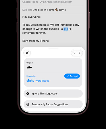 iPhone 17, azul profundo, la pantalla muestra a Siri AI revisando un email en la app Mail