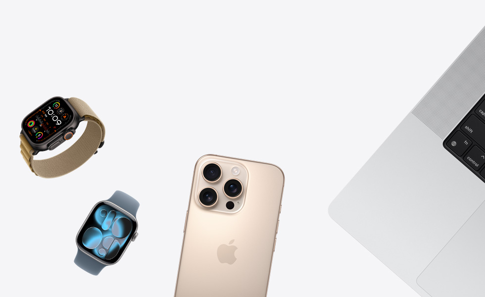 Nhiều sản phẩm khác nhau trong một dãy rải rác, bao gồm Apple Watch màu Tự Nhiên với Dây Quấn Alpine Màu Nâu Da Nhạt, Apple Watch màu Bạc với Dây Quấn Thể Thao Màu Hoa Hải Đằng, iPhone màu Titan Sa Mạc và MacBook màu Bạc