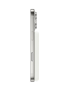 Parte lateral de una batería externa MagGo de Anker conectada a un iPhone, con indicadores LED de carga de un lado, y botón lateral y de Control de la Cámara en el iPhone