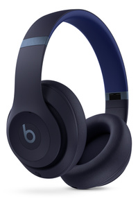 Audífonos inalámbricos Beats Studio Pro azul marino con almohadillas de piel UltraPlush diseñadas para ser más cómodas y resistentes.